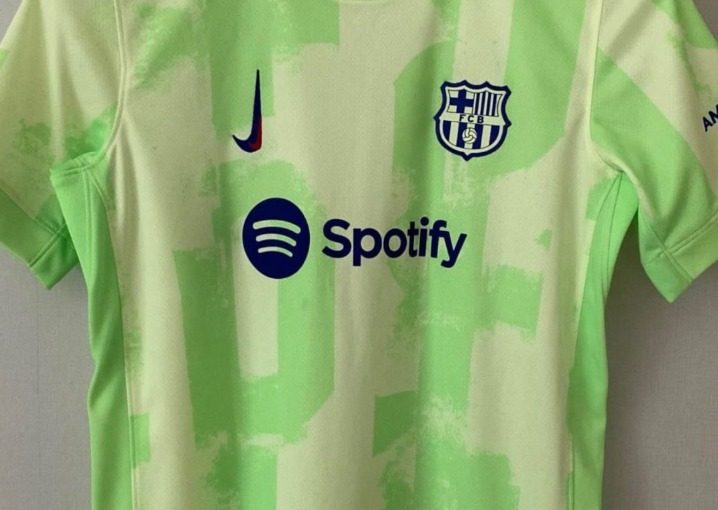 Vind Barcelona Shirt Roze In Voetbal Op Marktplaats